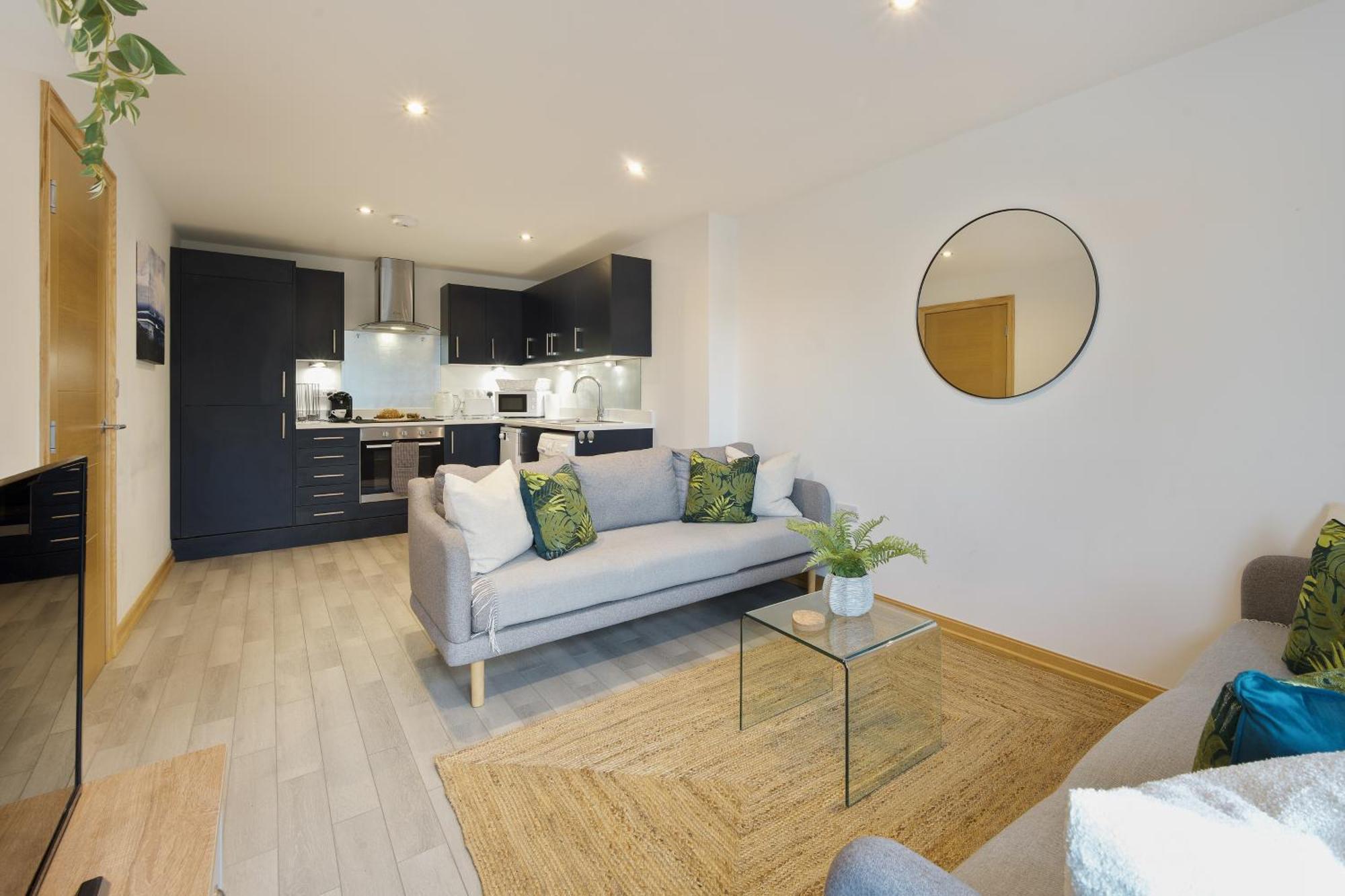 Large, Newly Renovated, Three Bedroom Town Centre Split Level Apartment With Free Parking, Sleeps Seven - Walking Distance To Beach Bournemouth Exterior foto
